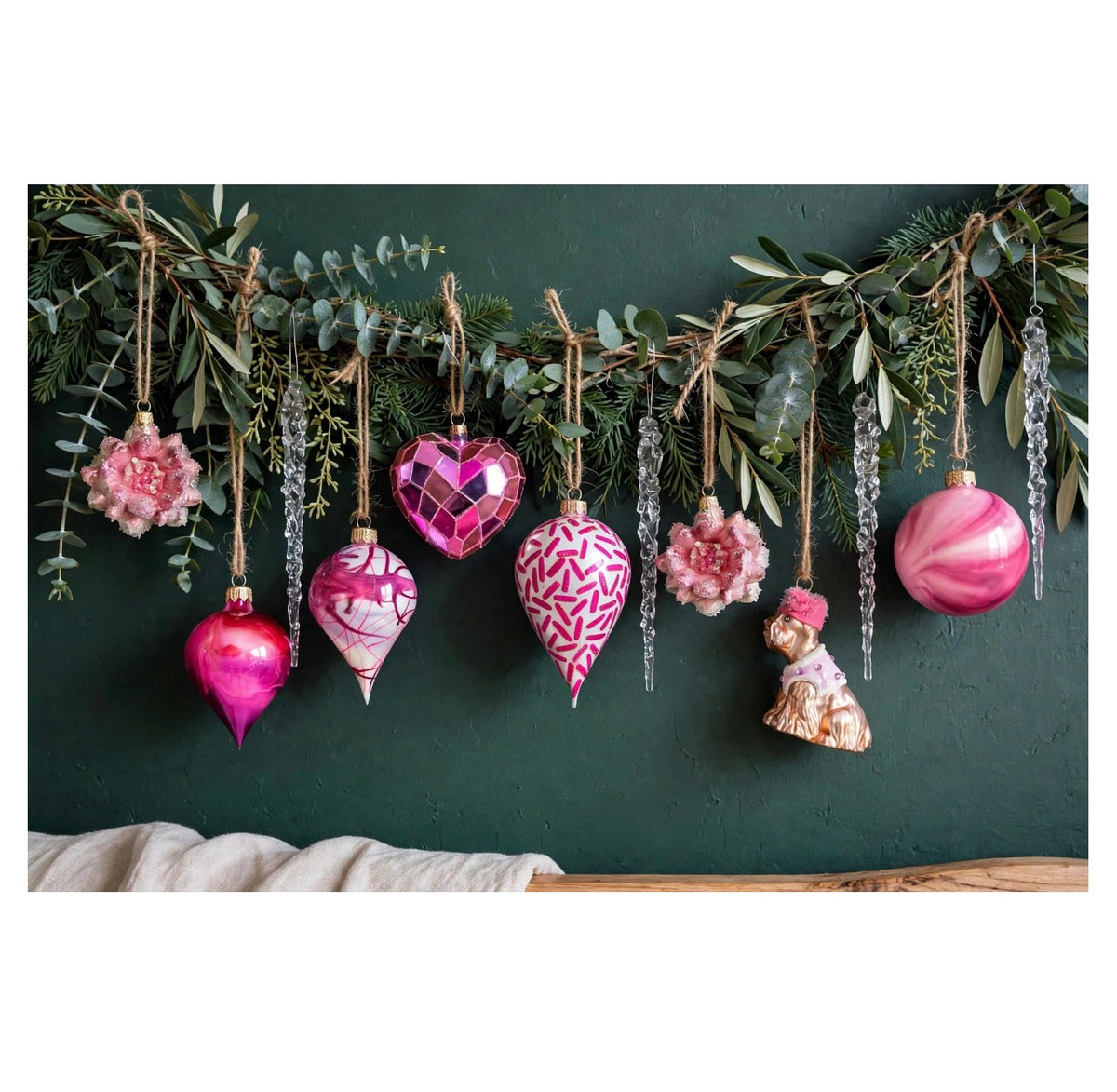 Rosa Weihnachtsgirlande komplett - Pinke Glaskugeln Herz Hund Eiszapfen vollständig sichtbar Boho Deko